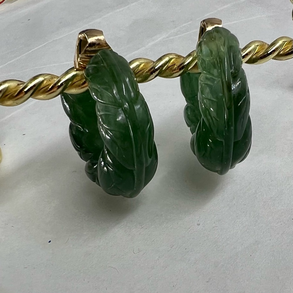1982 Vintage Avon Floral Hoop Green Clip On Earrings - Picture 8 of 8